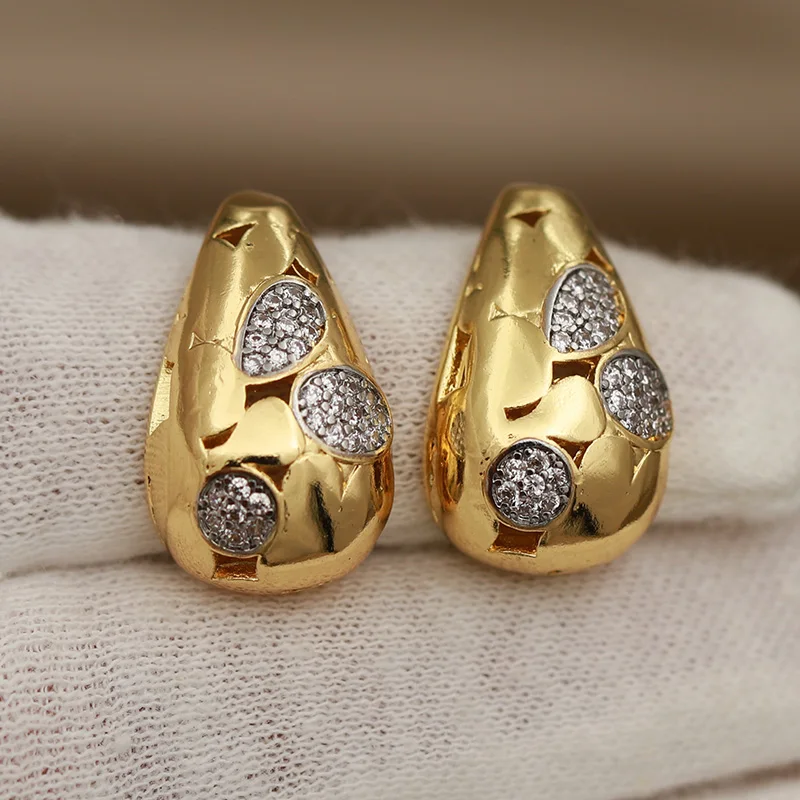 جديد البصر تصميم المعادن كريستال Waterdrop وأقراط للنساء أزياء العلامة التجارية مجوهرات أسلوب بسيط أقراط حساسة