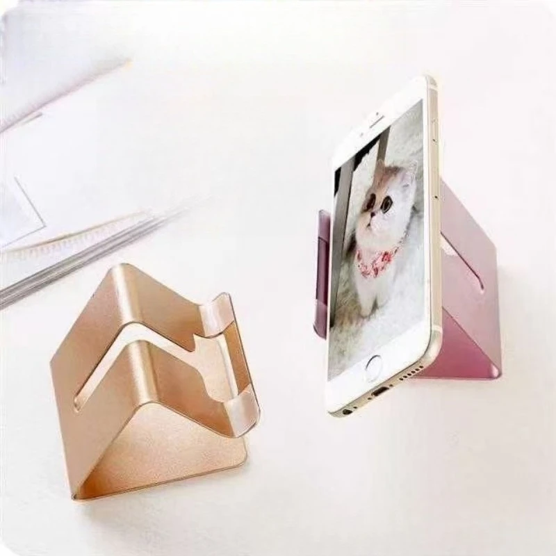 

Universal Metal Desktop Stand Portable Lazy Holder Multifunctional Support for Mobile Phone Tablet Live Streaming Use