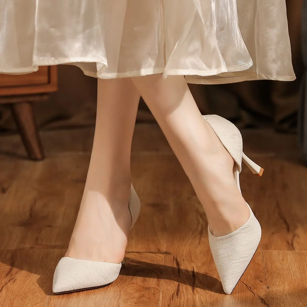 

small fragrant style hollow thin heel pointed high heels commuting shoes versatile professional temperament women's shoes simple