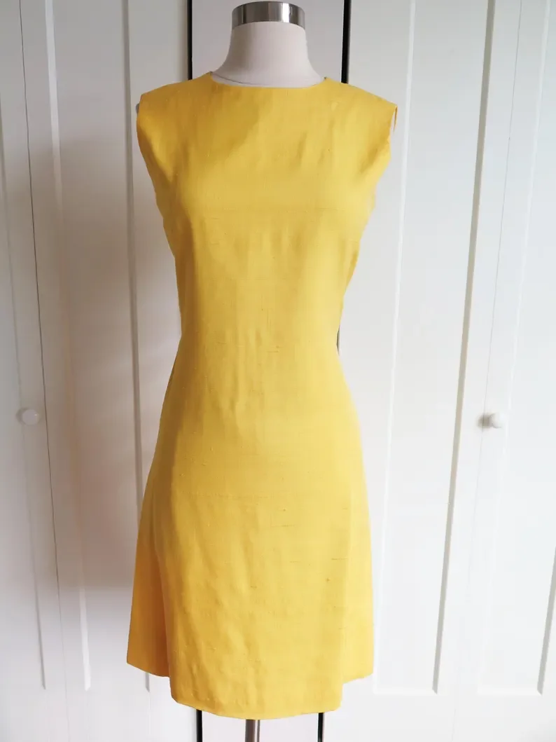 

1970s tight-fitting dresses // BH WRAGGE vintage yellow silk shantung sleeveless dress