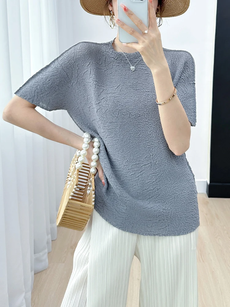 

Slimming Effect Short Sleeve T-Shirt Women's Summer Versatile Crumpled Base Shirt Three Houses Style round Neck Polyester Fiber