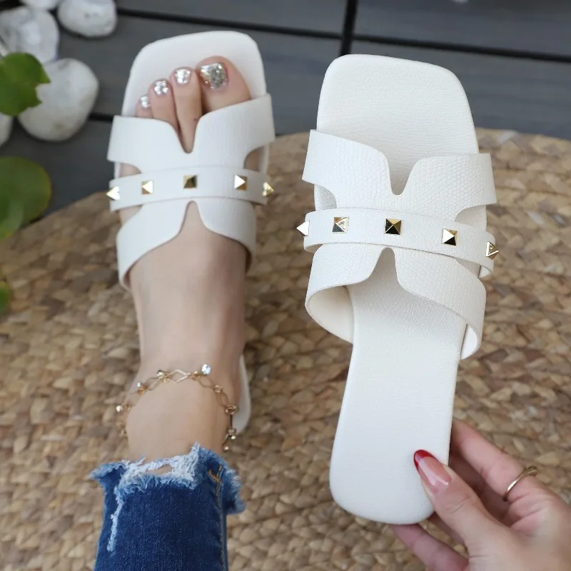 

Летние модные нескользящие женские тапочки, тапочки на плоской подошве с заклепками, женские сандалии с открытым носком, уличные пляжные тапочки, дизайнерские шлепанцы, женские шлепанцы
