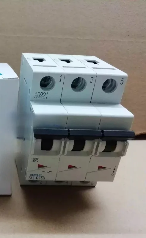 

Brand new genuine circuit breaker air switch FAZ-C16/3 3P C16A
