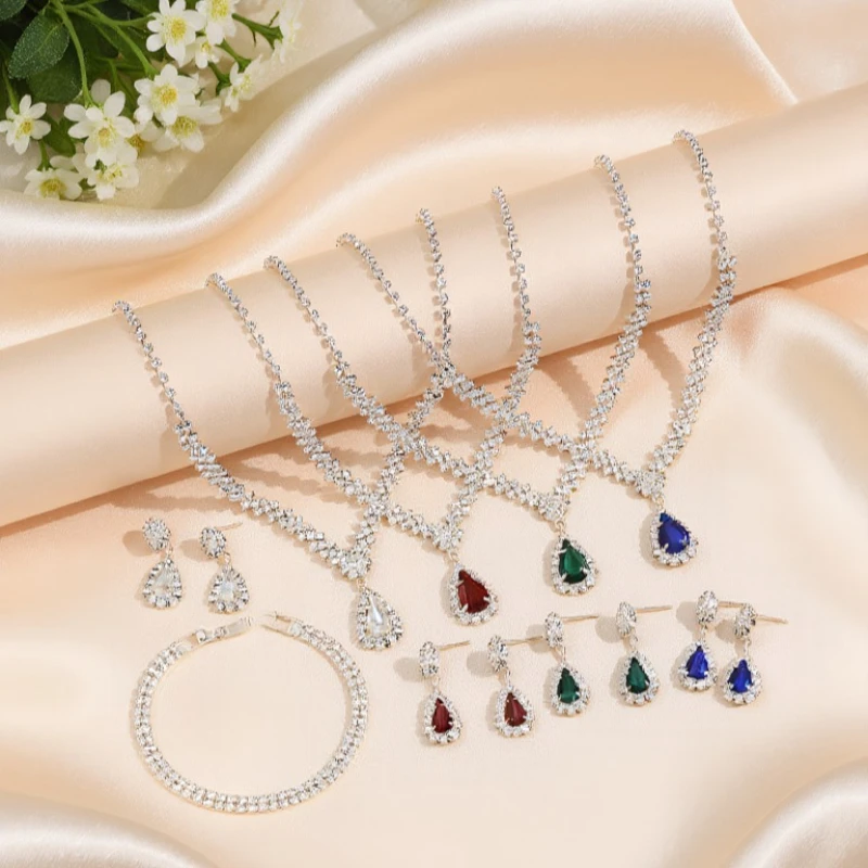

4pcs Elegant Vintage Jewelry Set for Women Metal Inlaid Diamond Style Necklace Silver Choker Bridal Wedding Bracelet Party Gift