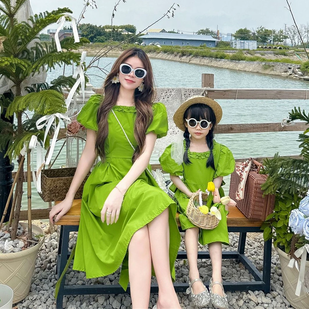 

Mother and Daughter Matching Green Dress Holiday Look Mom and Baby Girl Elegant Dresses 2024 Summer Korean Mommy and Me Clothing