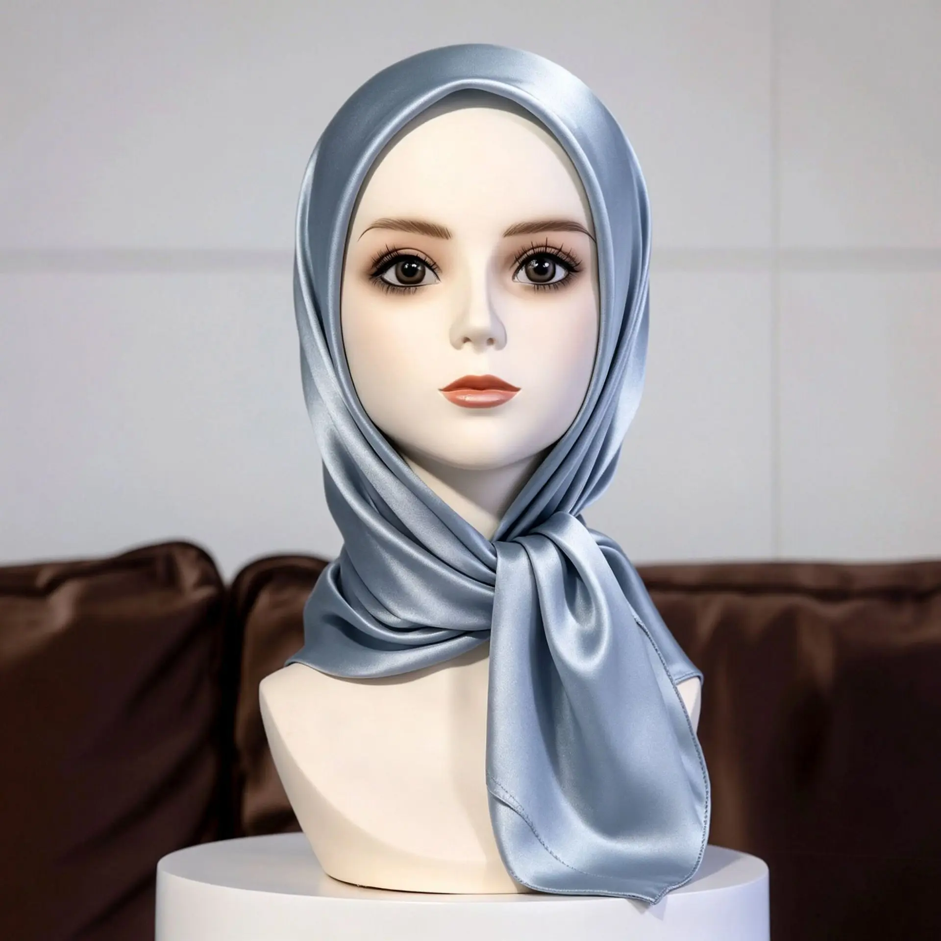 Mannequin Head with Shoulder Bust, Manikin Display Head for Wigs, Cosmetic Makeup Display Bust for Salon Shop Window Photography