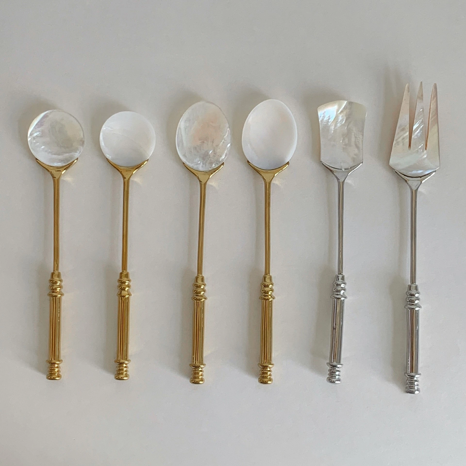 

Посуда из нержавеющей стали 304, натуральная ракушка, бабочка, классическая многоцветная легкая роскошная вилка для чая в британском стиле ретро