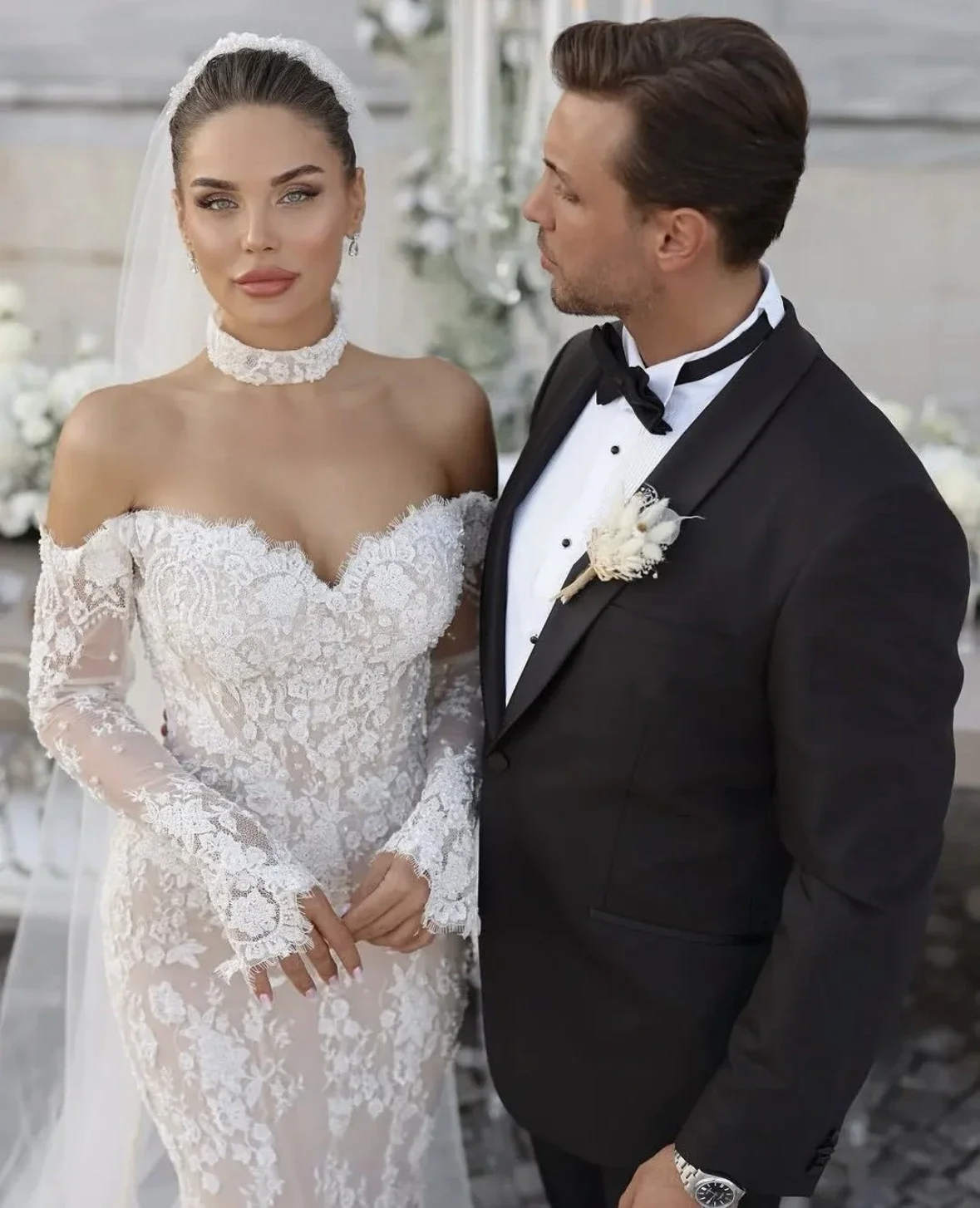 ชุดแต่งงานทรงเมอร์เมดผ้าลูกไม้สีงาช้างแบบปรับแต่งได้ พร้อมซับในสีแชมเปญ แขนยาวแบบเปิดไหล่