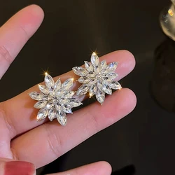 Elegant Exquisite Sparkling Zircon Crystal Flower Stud Earrings for Women Sweet Temperament Girls Fashion Jewelry Party Gifts