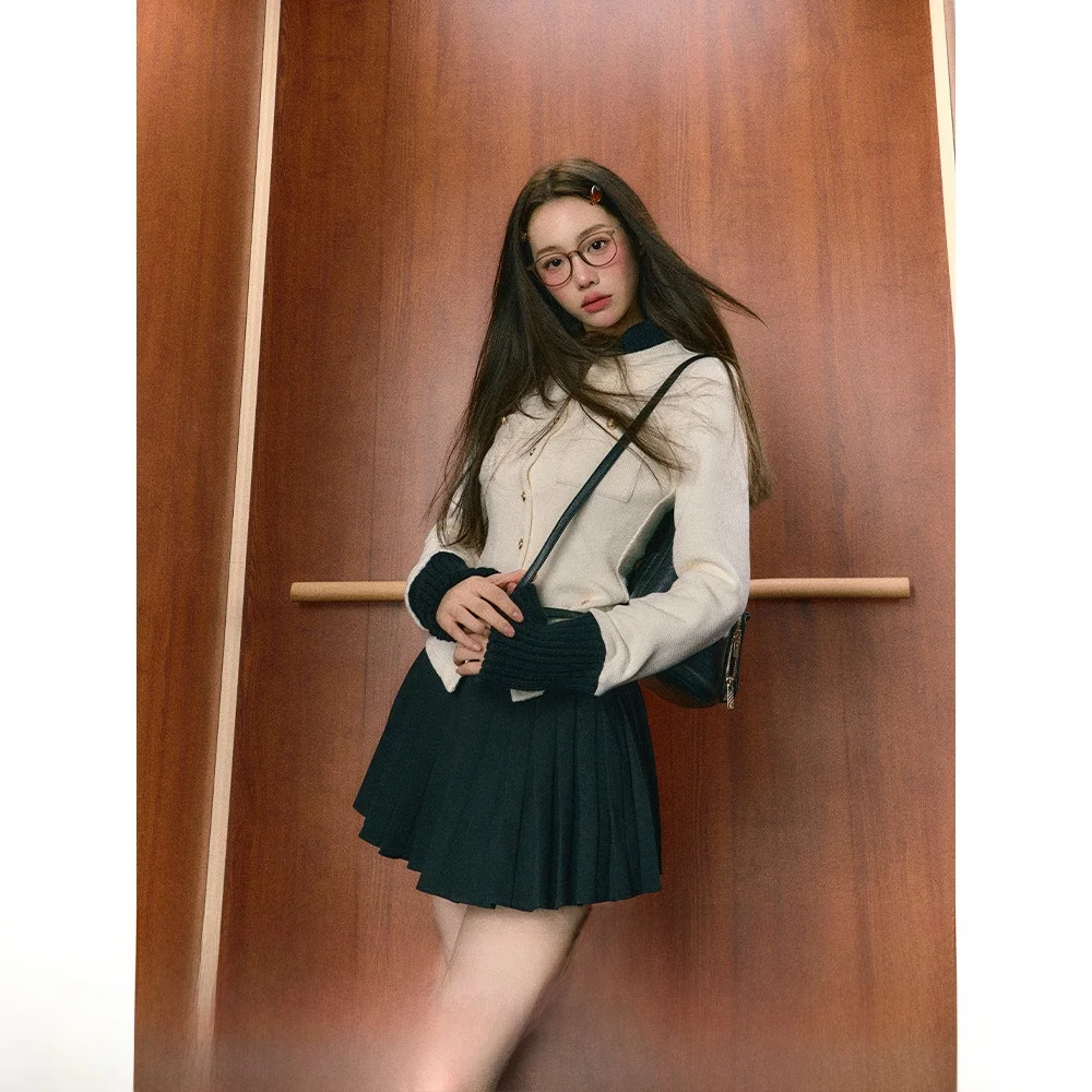 Conjunto de Csa e Saia Fena Slim Fit com Cor Preta em Contraste Estilo Universitário Saia Psada de Aodão Casaco d...