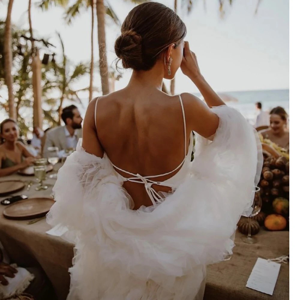 Vestido de novia sencillo con tirantes finos, capa hinchada de tul desmontable, vestidos de novia de satén con espalda abierta entrecruzada personalizada