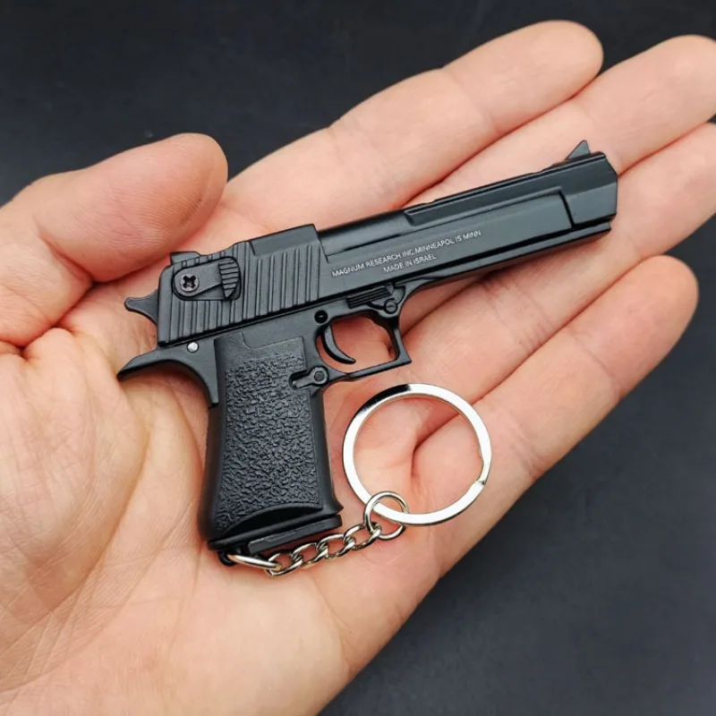 Mini Desert Eagle Toy Guns Arms, Liga preta Chaveiro Pistola, Metal Model Pistolas, PUBG Decoração Toy, 1:3