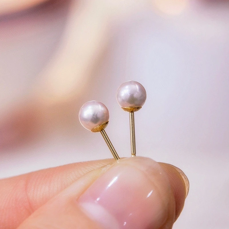 

Classic Cute Minimalist 18K Gold Versatile Stud Earrings for Women Elegant Tiny Lustrous Pearl Earrings Jewelry for Party