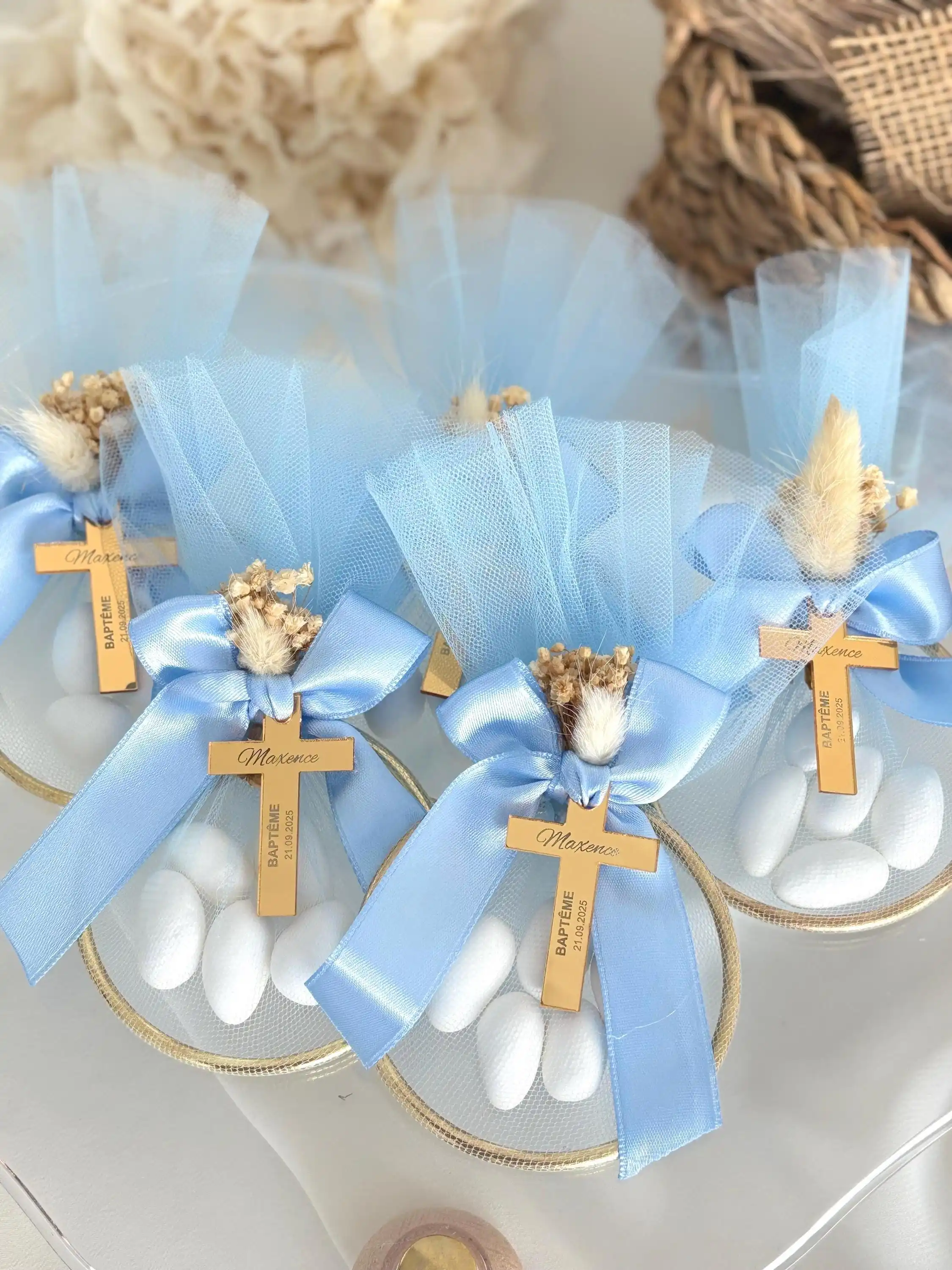Personalisierte Taufgeschenke, Mandelbonbons in einem Ring-Tüllbeutel, Erinnerungsgeschenk zur Taufe – Band und Acryl nur im Lieferumfang enthalten – Detail 2