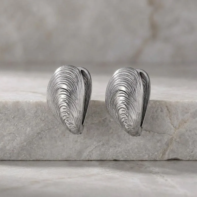 Carlidana European and American Style Three-Dimensional Shell Texture Earrings, niche High-End Feel, Versatile for Commuting, Oc