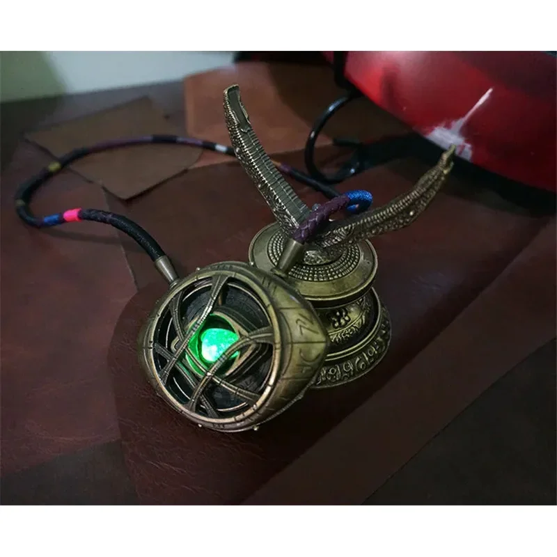 AA طبيب غريب كريستال عين Agamotto قلادة إنفينيتي الحرب قلادة مع قاعدة مجوهرات اكسسوارات 2025 جديد