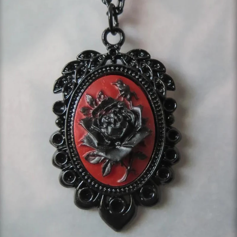 Collana con cammeo rosa nera gotica Donna Ragazza Pagana Alternativa Strega Accessori per gioielli Regalo Girocollo con ciondolo rosa nera vintage