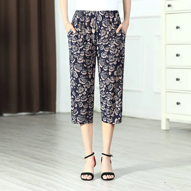 Calça casual floral estampada feminina, capris solta para mamãe, elástico grande na cintura, reto, de meia idade e idoso, verão, 2024