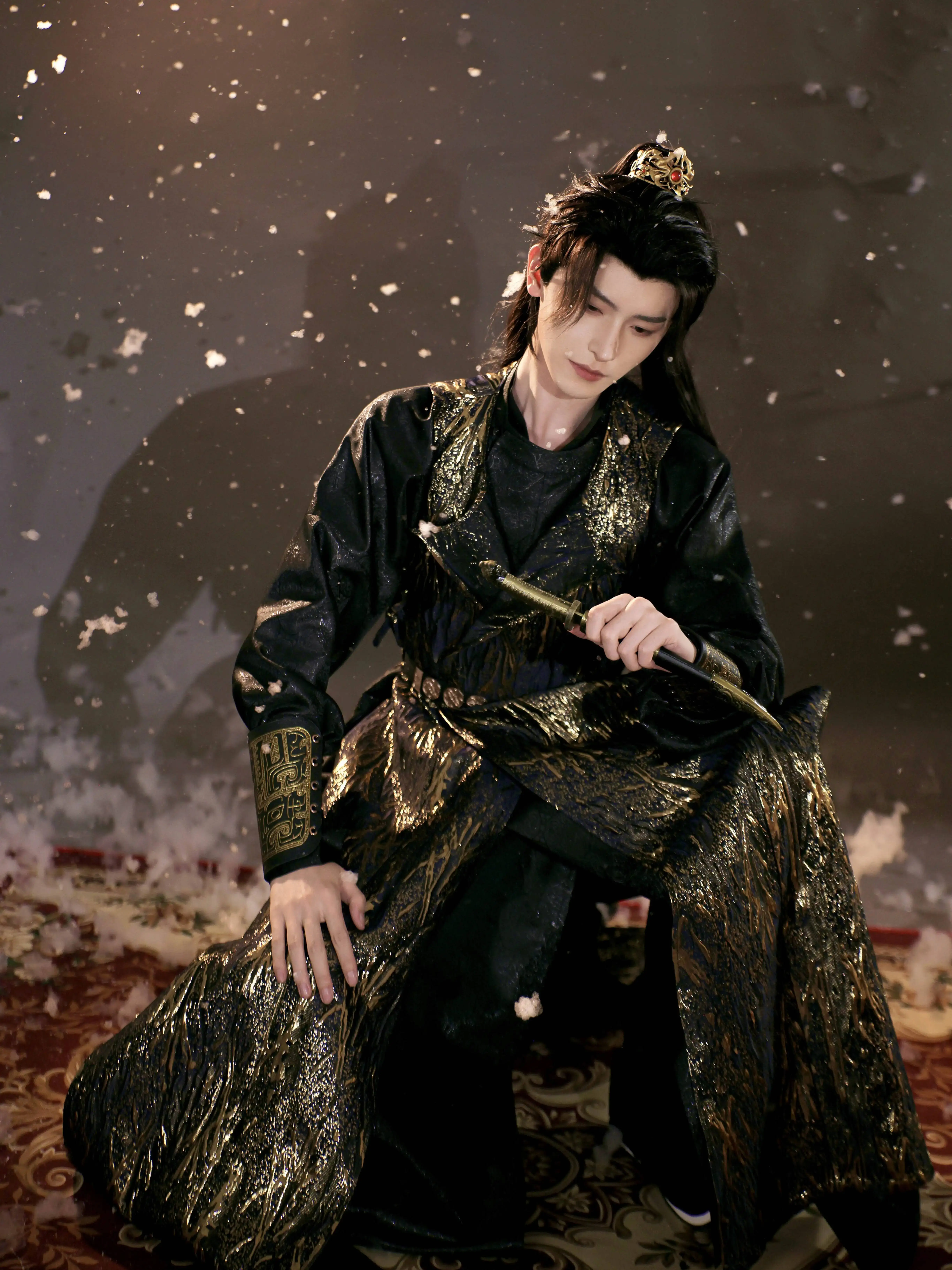 

[Dark Mirror] Ханьфу Чу Юньлин в национальном стиле, для торжественных мероприятий, черно-золотое, в стиле династии Тан, с круглым вырезом, с золотой вышивкой, для повседневной носки