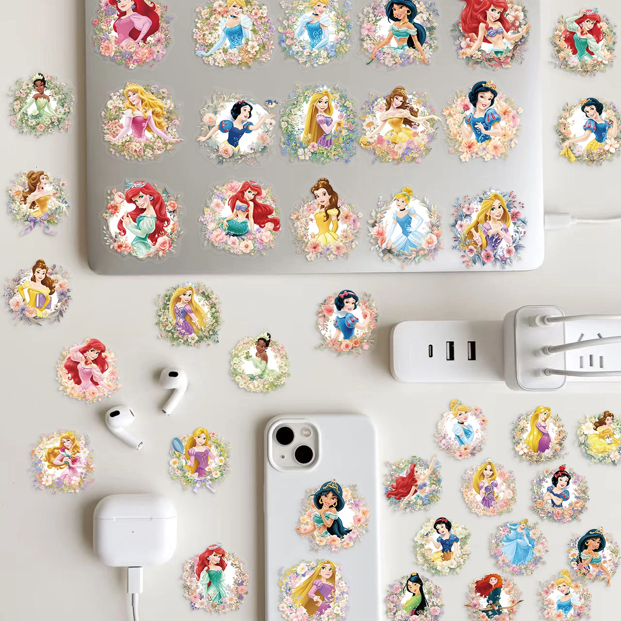 50 pezzi Disney Biancaneve Ariel Belle Principessa adesivi Estetici Graffiti Decalcomanie per bambini Laptop Bagagli Scrapbook Diario adesivo