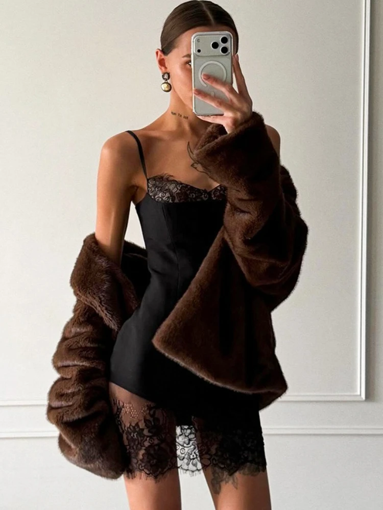 Tsiisd الصيف الأسود الدانتيل بروتيل فستان قصير للنساء مثير الخامس الرقبة أكمام عالية الخصر موضة المرقعة صيف 2026 فستان جديد