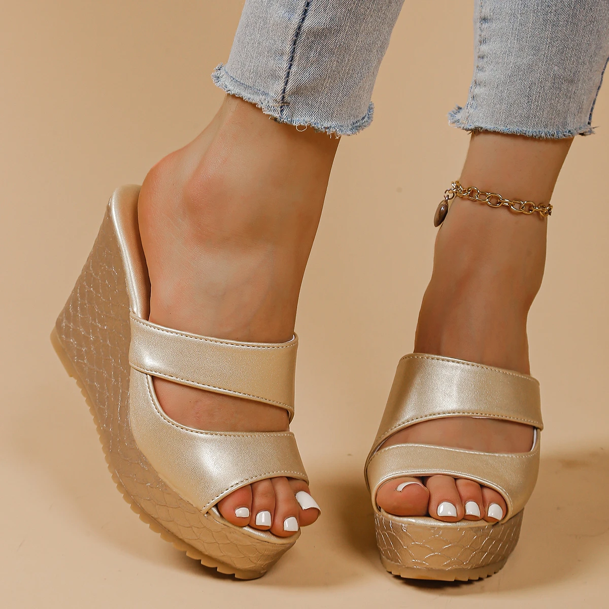 

Летние женские сандалии большого размера, дизайнерская обувь на высоком каблуке на танкетке, женские уличные сандалии на платформе, модные легкие женские шлепанцы