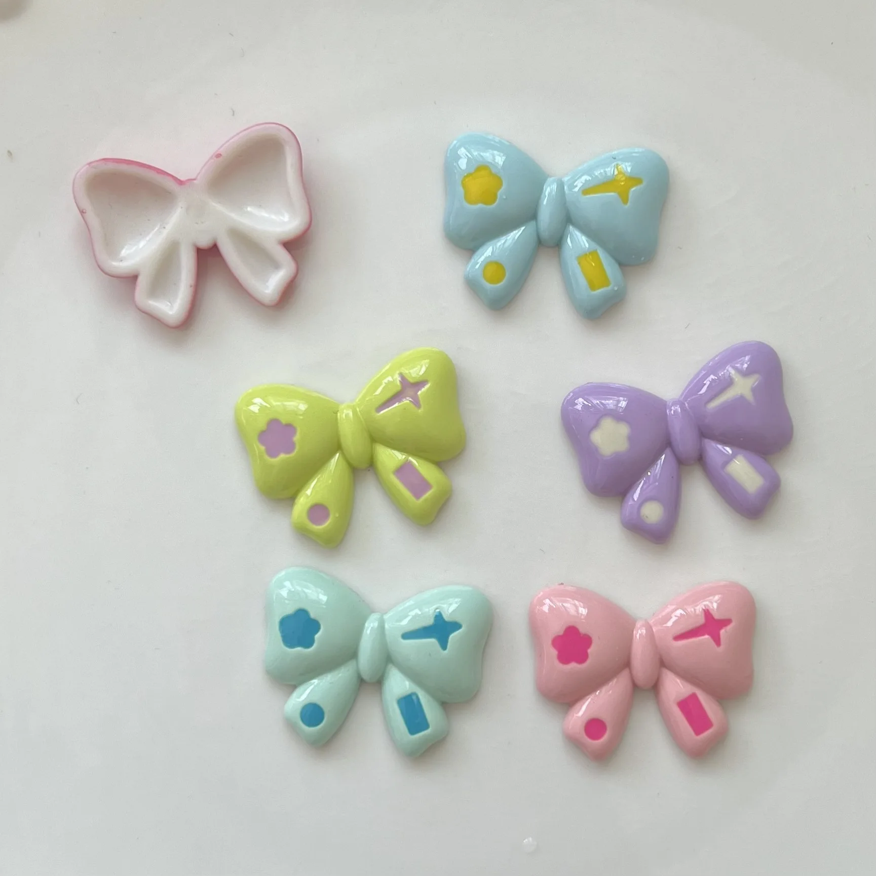 5 buah miniso seri busur warna-warni kartun resin cabochons pipih diy bahan kerajinan perhiasan membuat pesona