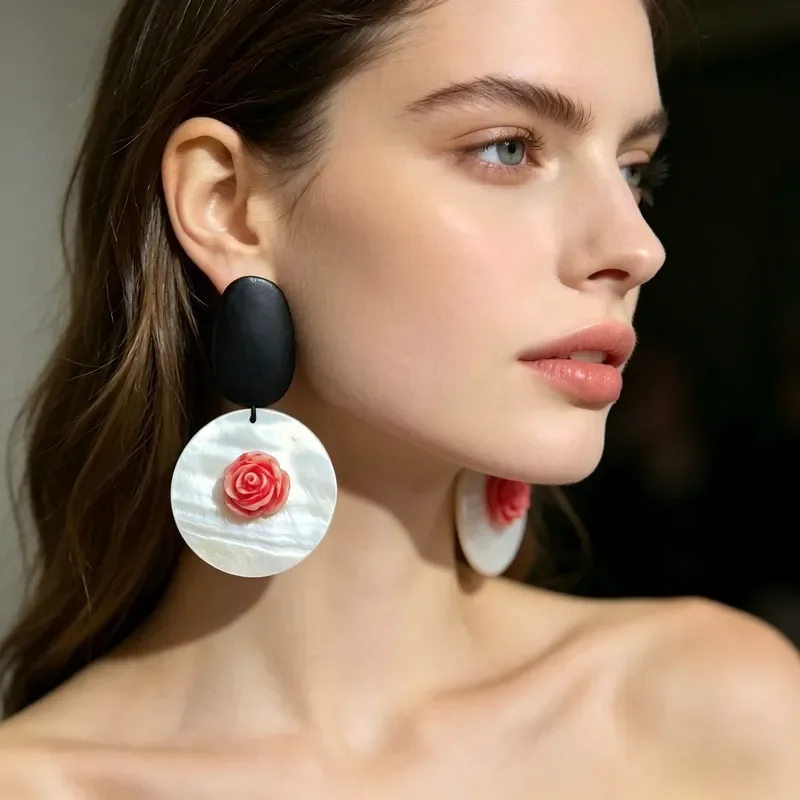 Retro literary disc earrings shell engraved design sense exaggerated stud earrings temperament advanced sense fashionable