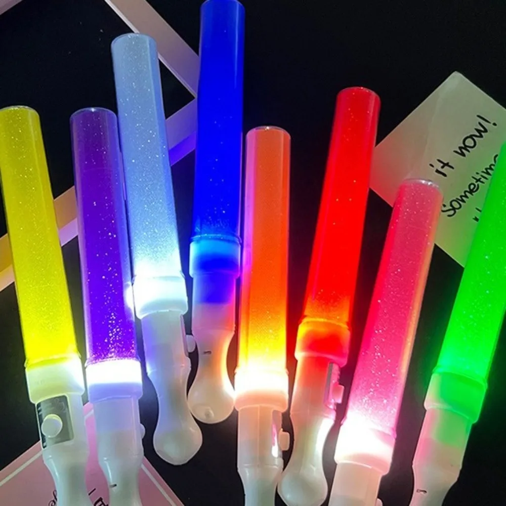 4 pezzi interruttore a tre marce bastoncini luminosi a LED barra luminosa corta in ABS alimentata a batteria bastoncini flash multicolori celebrazione