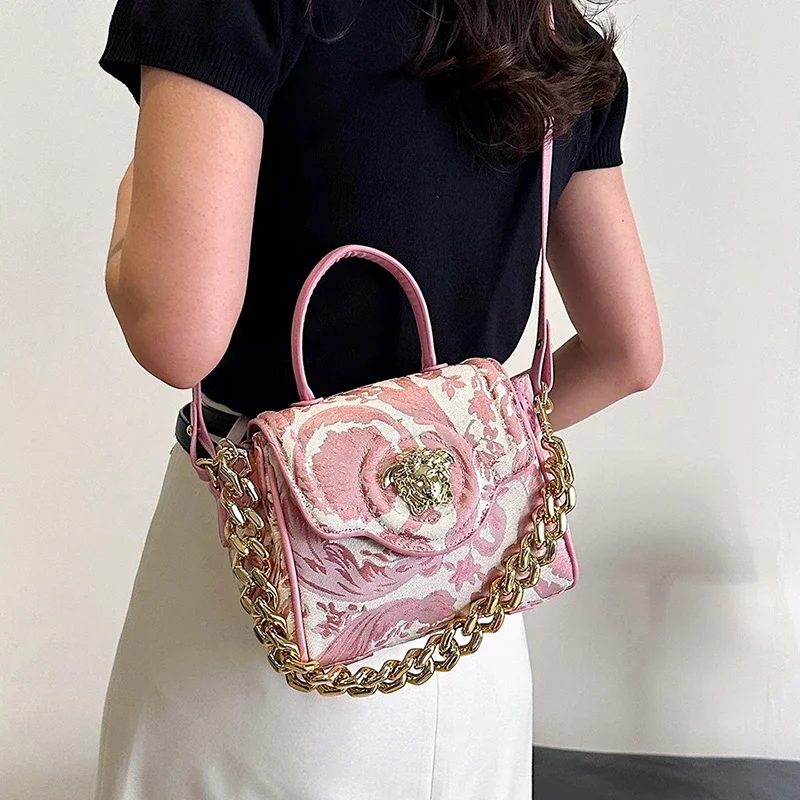 

2025 Elegant Leather Shopper Bag With Fashionable Vintage Design And Large Capacity For Stylish Women Leisure Outings