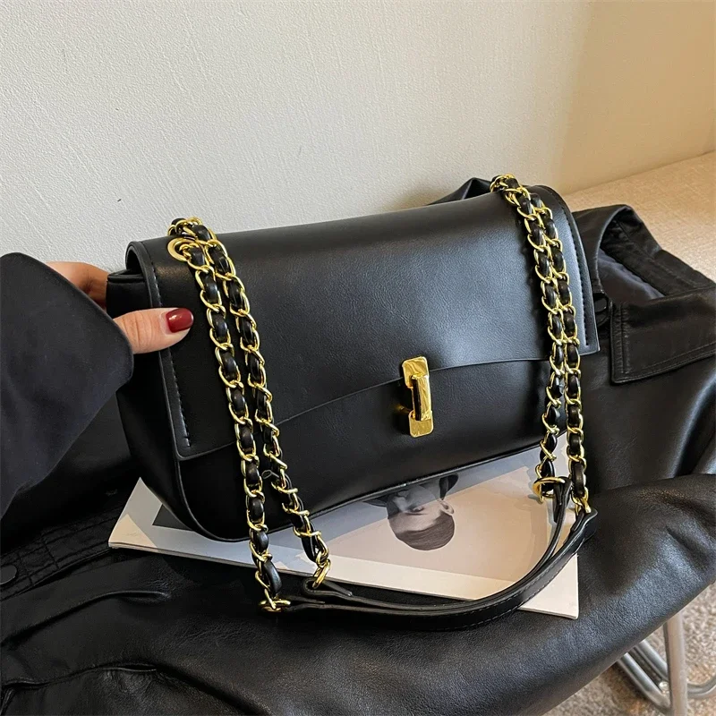 

Unique Simple Crossbody Handbag With Elegant Letter Logo And Solid Color Perfect For Fashionable Women