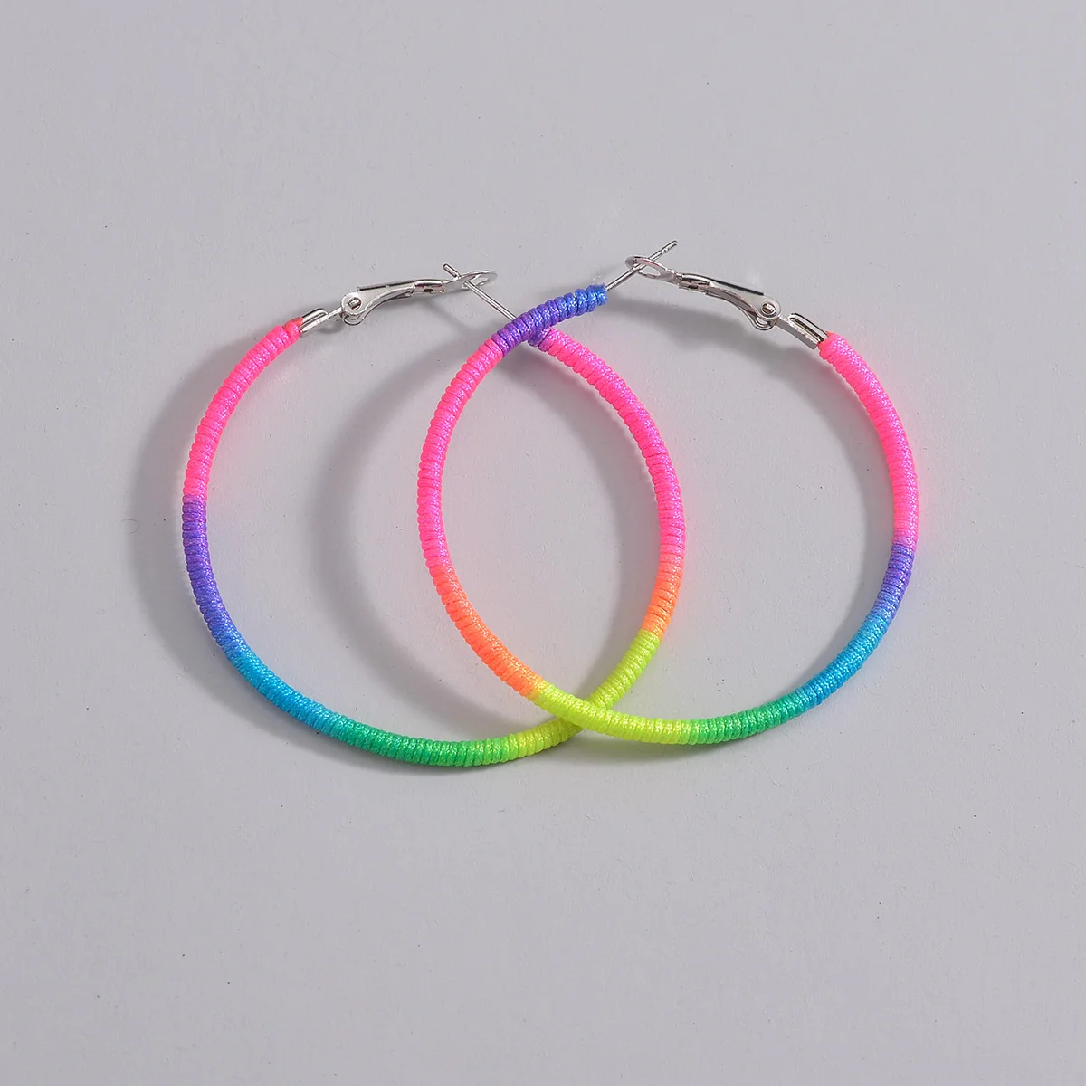 Summer vacation style colorful rope woven circular women\'s earrings