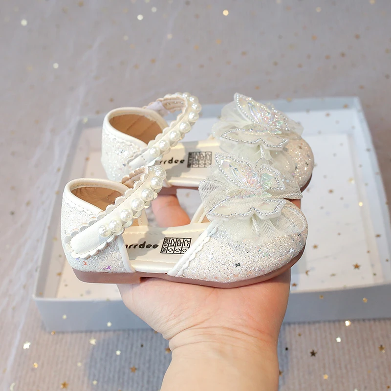 صنادل الفتيات 2025 صيف جديد موضة Bowknot جولة تو أحذية الأميرة للأطفال حفلة مسطحة القاع لينة أسفل أحذية الأطفال