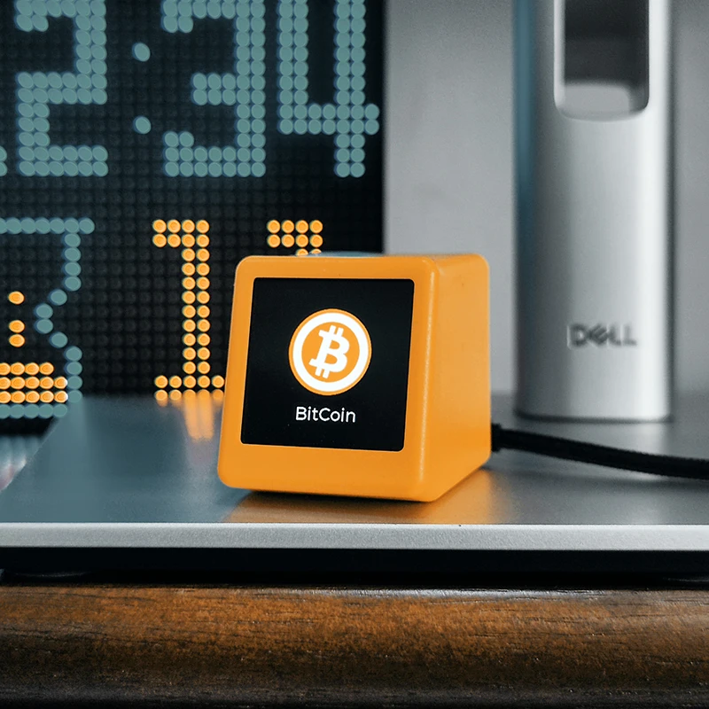 NEW GeekMagic PRO BitCoin Stock Price Tracker Ticker Cryptocurrency in Real Time On Desktop Gadget BTC ETH DOGE Weather Clock