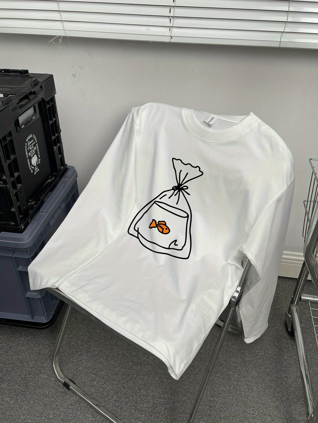 A Uniquely Designed Round-Neck T-Shirt with Creative Patterns, Suitable for Autumn And Winter Fashion Trends