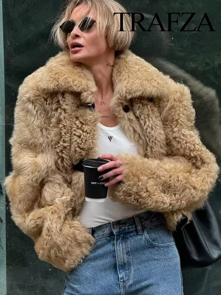 

TRAFZA Women's Winter Fashion Versatile Lapel Fur Integrated Lamb Fur Short Jacket Female Casual Pocket Decorated Warm Jacket