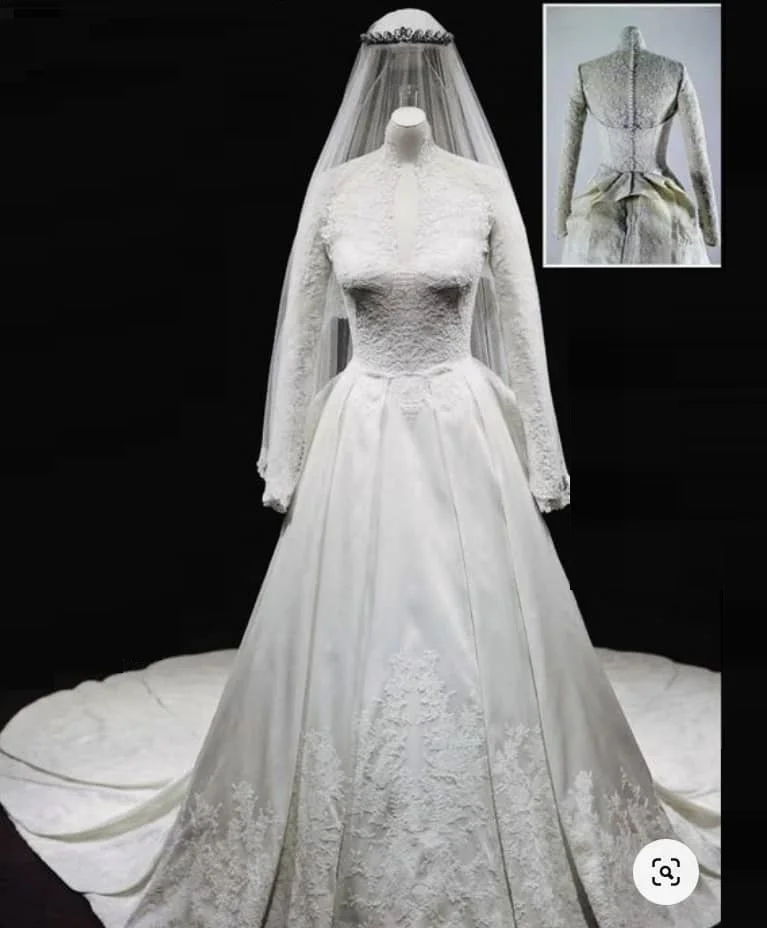 

Long Sleeves V Neck Satin Wedding Dress Lace Bridal Gown Factory Custom Made