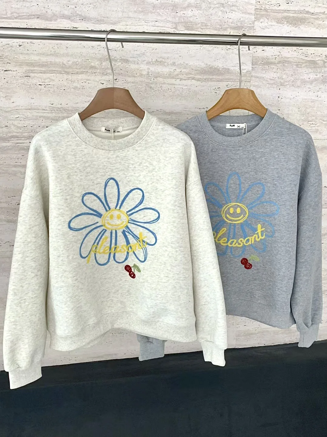 

Весна 2026: Женский свитшот свободного кроя с круглым вырезом, вышивкой ромашек, повседневный, милый, маленький размер, удобный, в корейском уличном стиле