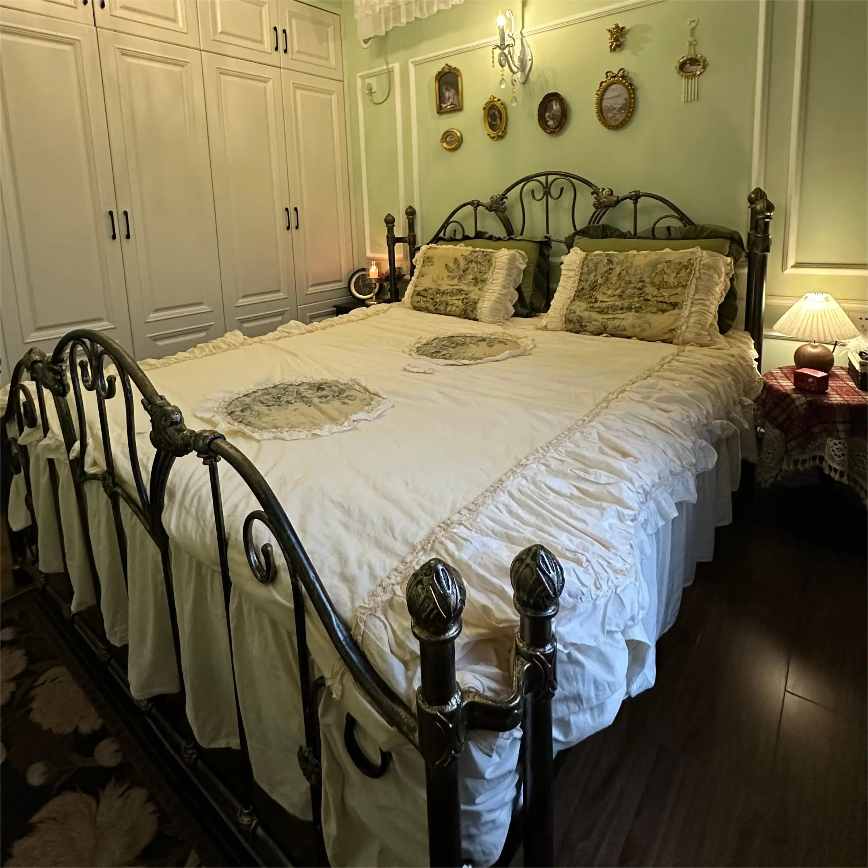 High-grade wrought iron wedding bed retro bed 1.2 meters single wrought iron bed 1.51.8 double iron frame American