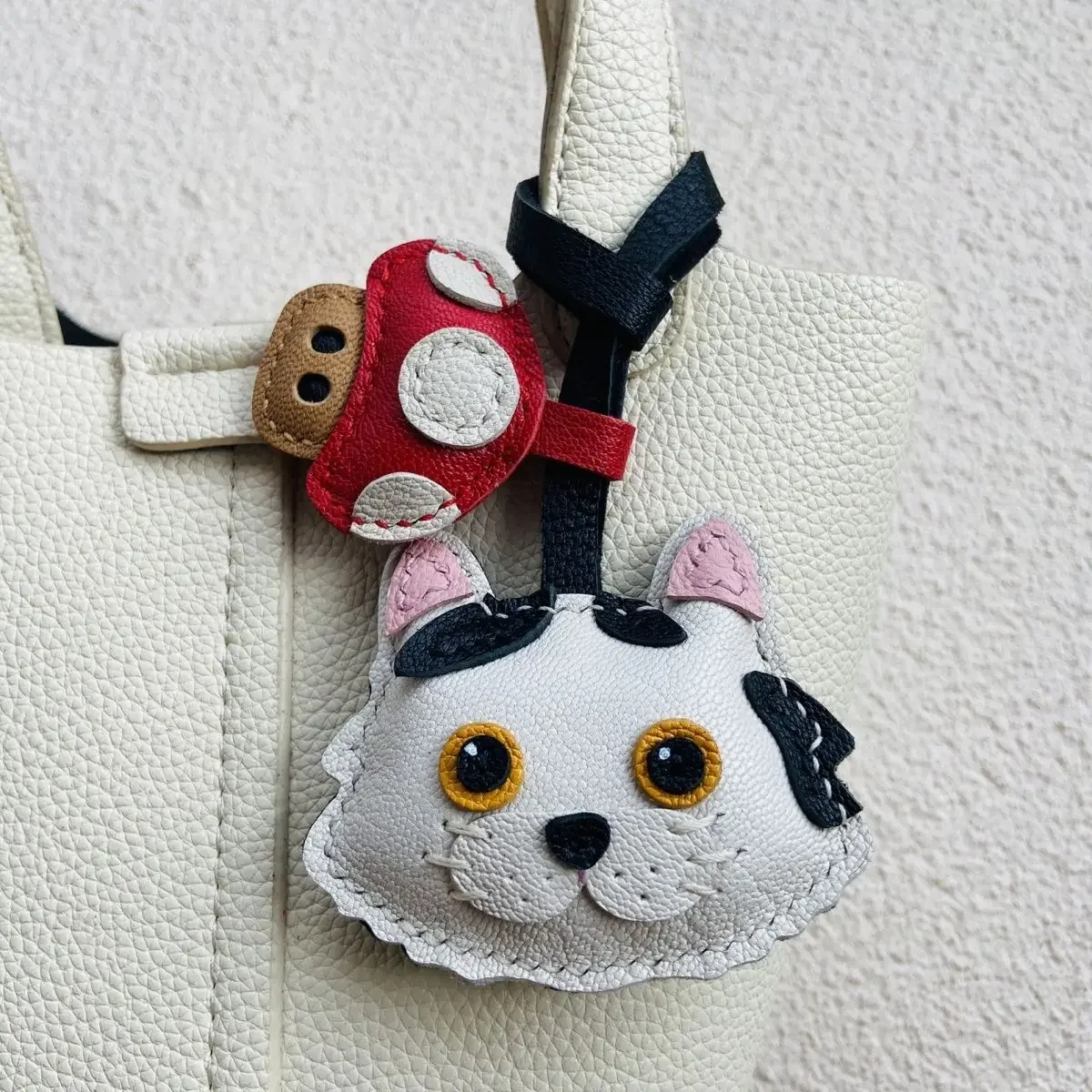 

Cat Theme Brand Latest Cowhide Bag Hanging Accessories Sheepskin High Quality Key Chain Backpack Charms Diy Bag Decor Great Gift