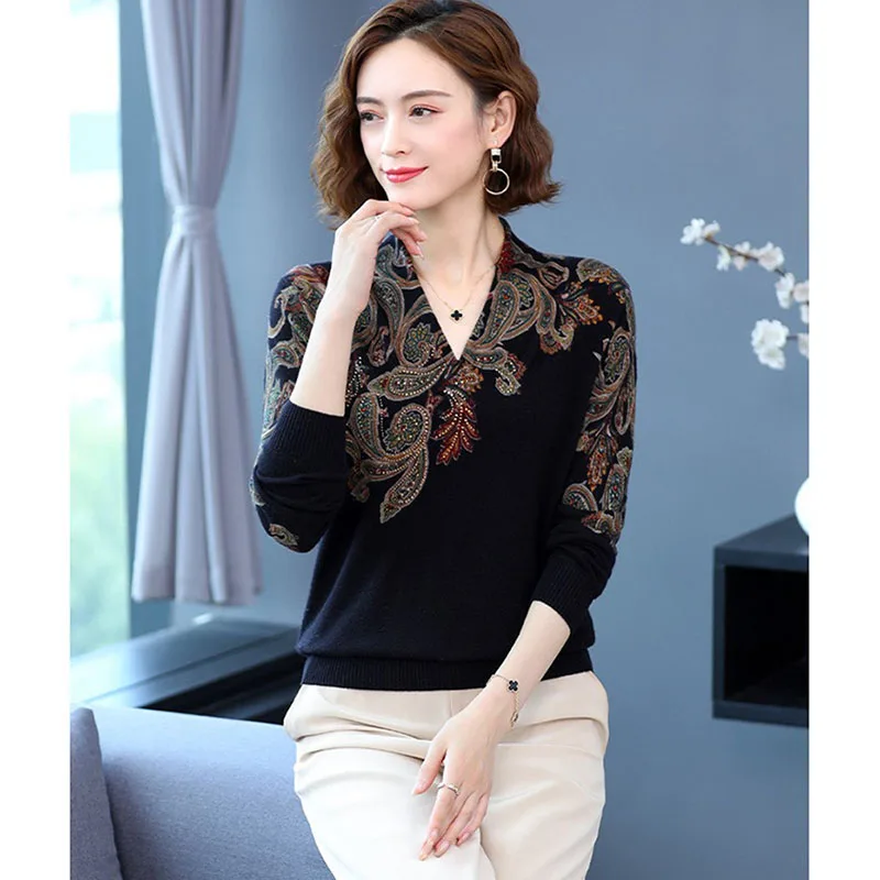 Autumn Winter New Middle-aged Elderly Mother's Pullover Sweater Women's Loose V-neck Wild Bottoming Shirt Knit Sweater Female