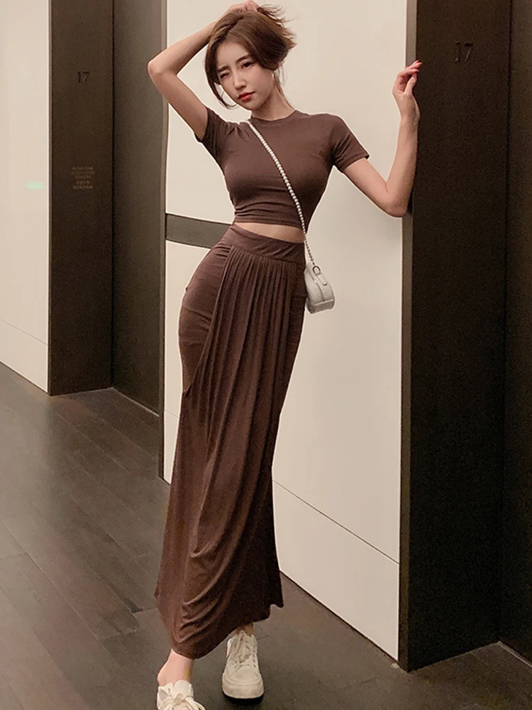 

Повседневная одежда в корейском стиле из двух предметов, женские короткие топы с короткими рукавами, футболка, блузка с высокой талией, длинная юбка со складками, женская уличная одежда