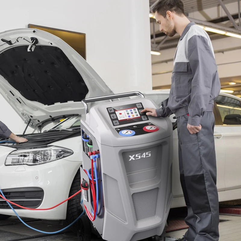 X545 Macchina automatica per il recupero e il rifornimento del refrigerante dell'aria condizionata Rilevamento automatico delle perdite di riempimento sottovuoto