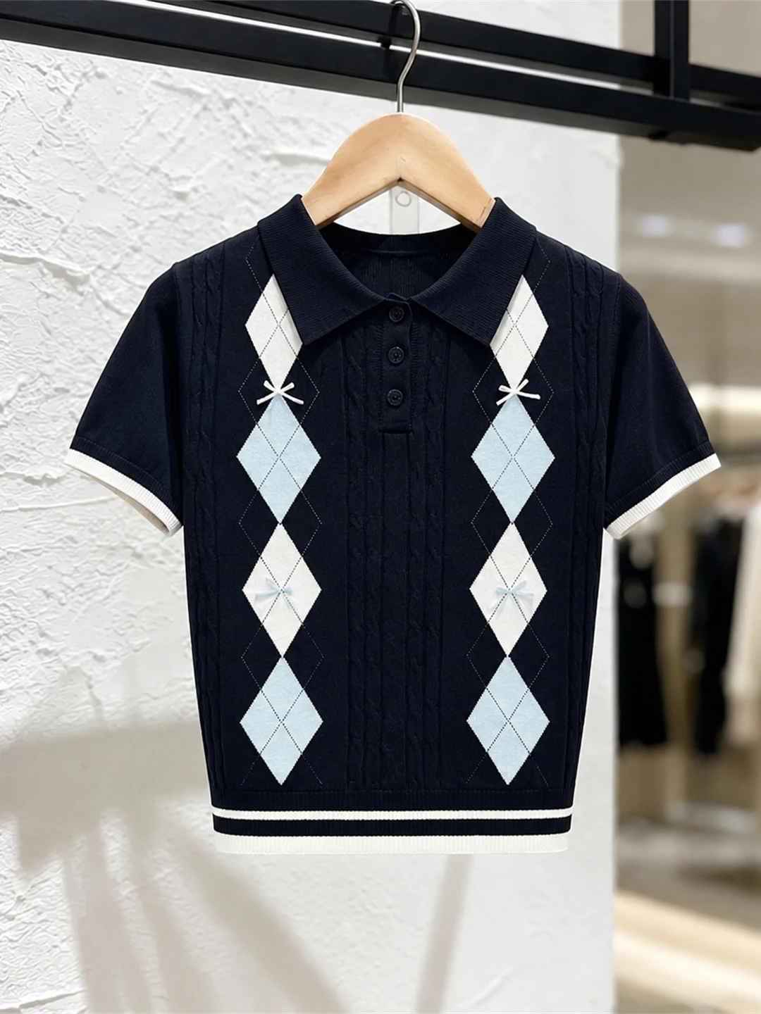 

Trendy Ice Silk Knitted Shirt Women's Fashion Diamond Pattern College Style High End European Summer 2026 Neck Short Sleeve