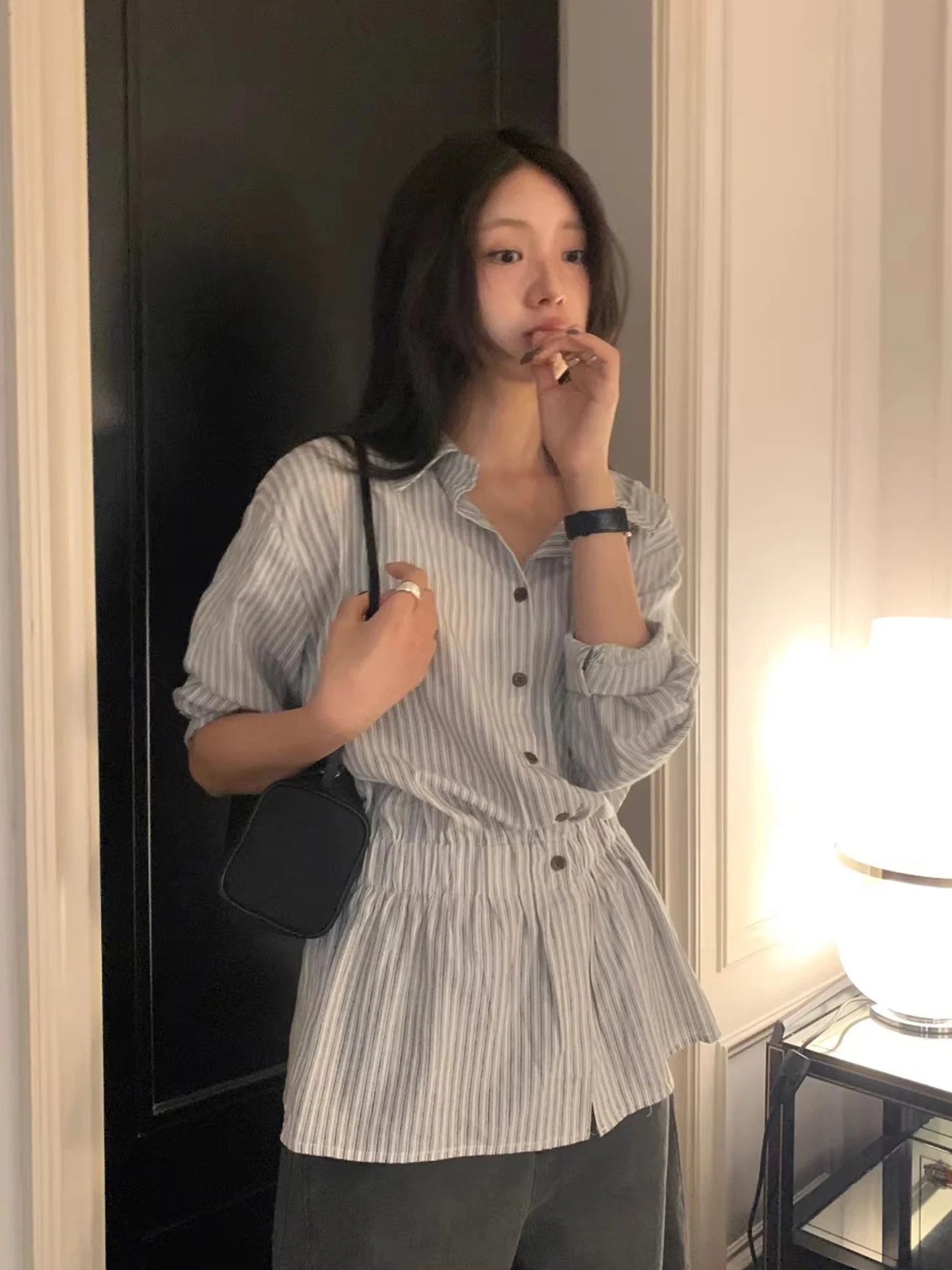 

Женская удлиненная приталенная блузка с воротником-стойкой, однобортная, с полосатым узором, новая весенняя коллекция, универсальная...