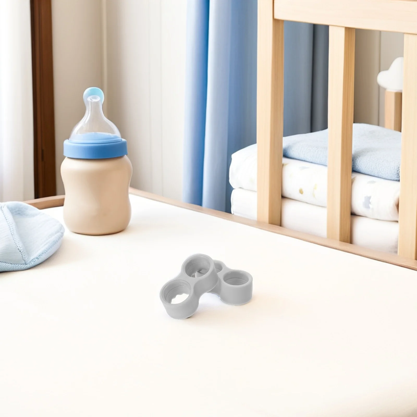 قطعتان من مثبت حظيرة الأطفال، قاعدة بلاستيكية مضادة للانزلاق، أداة تثبيت آمنة، حامل سياج للأطفال الصغار، دعامة لحظيرة اللعب الداخلية والخارجية