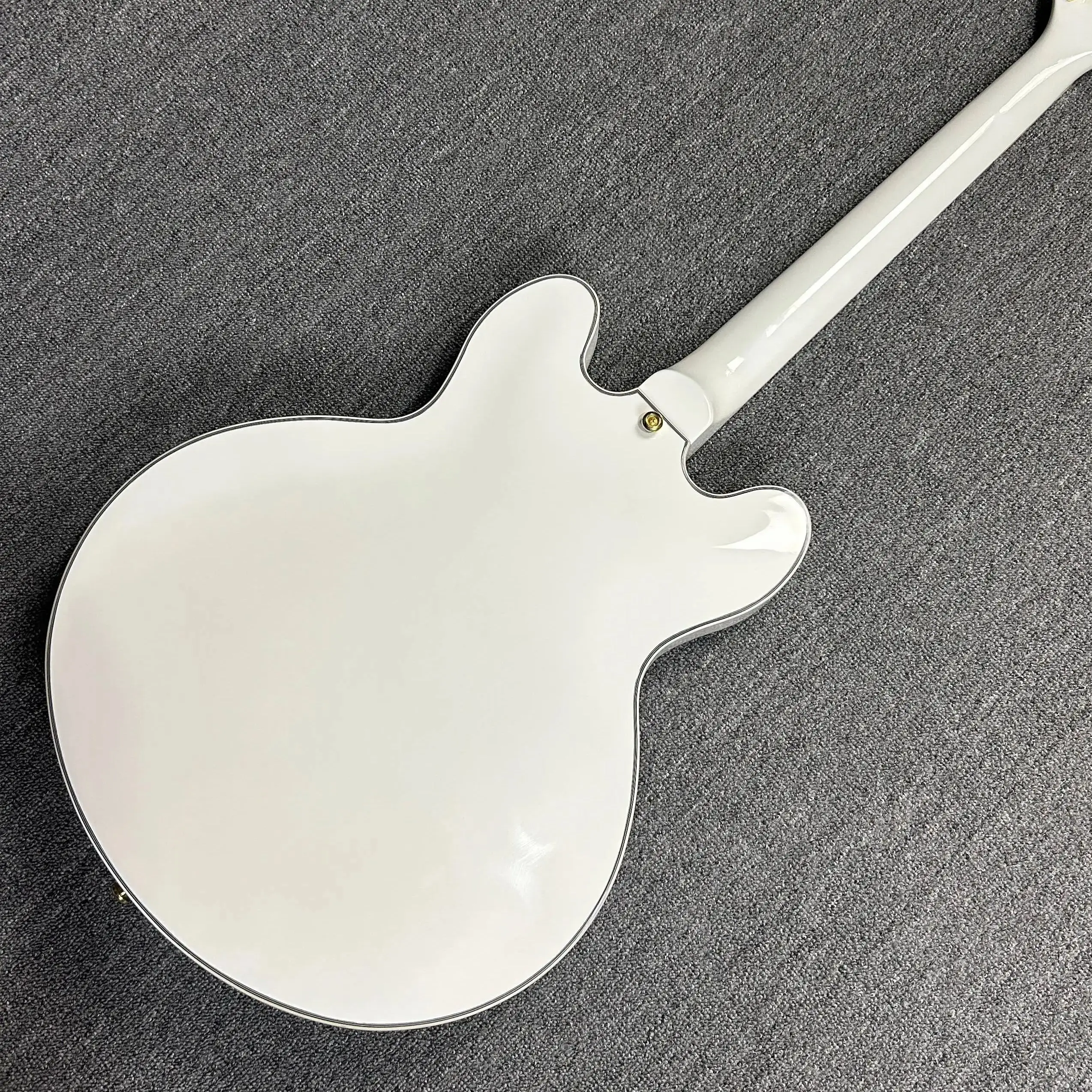 High Quality White ES 335 Electric Guitar Semi Hollow Roosewood Fingerboard Maple Body 22 Tone Position Free Transportatio