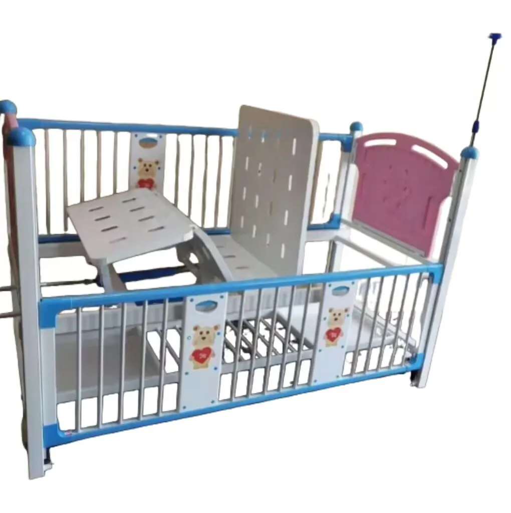 سرير رعاية الطفل اليدوي من الدرجة المستشفى مع مرتبة قابلة للإزالة ونظام كرنك من الفولاذ والمواد المعدنية