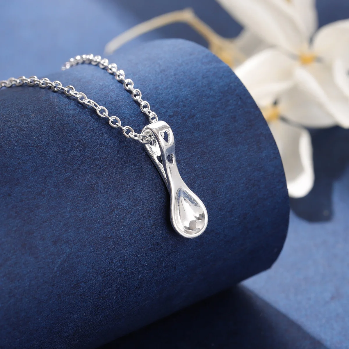Chinesischer Stil Niedlicher Kleiner Löffel Liebes-Hohlanhänger 925 Sterling Silber Schmuck Damen Schlüsselbein-Kette Anhänger Halsketten XL223