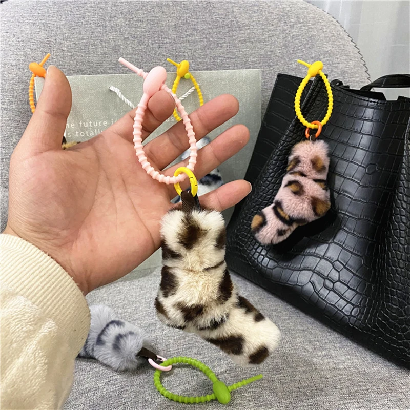 Colgante de bolsa de cuerda de goma con nudo torcido y estampado de leopardo, accesorios creativos de moda para mochila, llavero de coche, dijes de felpa, 1 ud.